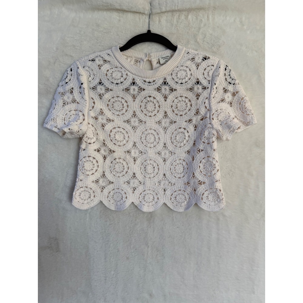 Abercrombie & Fitch Crochet Knit Top Womens XS Cream Short Sleeve Scallop Hem